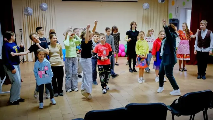 Театрализованное представление "Смех сквозь слезы" и большая игровая программа "Ура! Каникулы!"