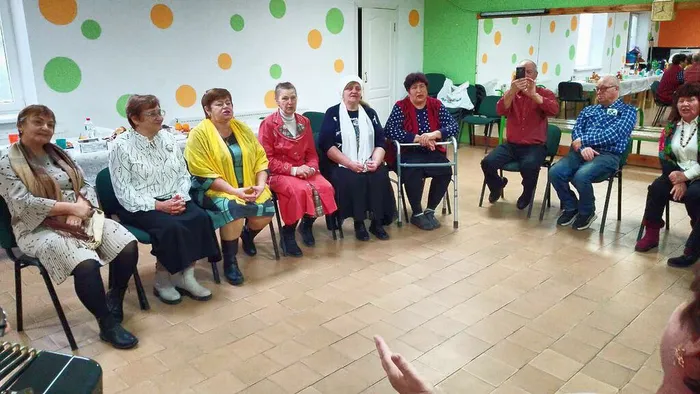 Программа под названием &nbsp;"В &nbsp;КРУГУ &nbsp;ДРУЗЕЙ &nbsp;С &nbsp;ЛЮБИМОЙ &nbsp;ПЕСНЕЙ"