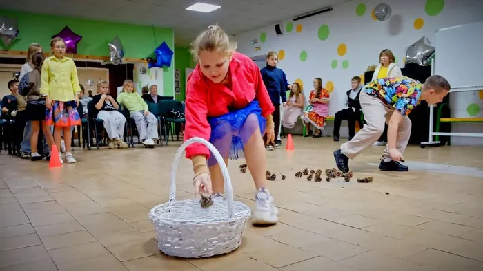 Театрализованное представление "Смех сквозь слезы" и большая игровая программа "Ура! Каникулы!"