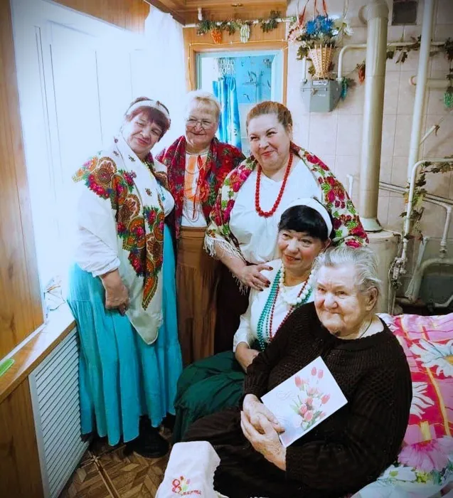 С весенним песенным букетом от Совета ТОС 4 &nbsp;агитбригада вокальной группы "Бабье лето"