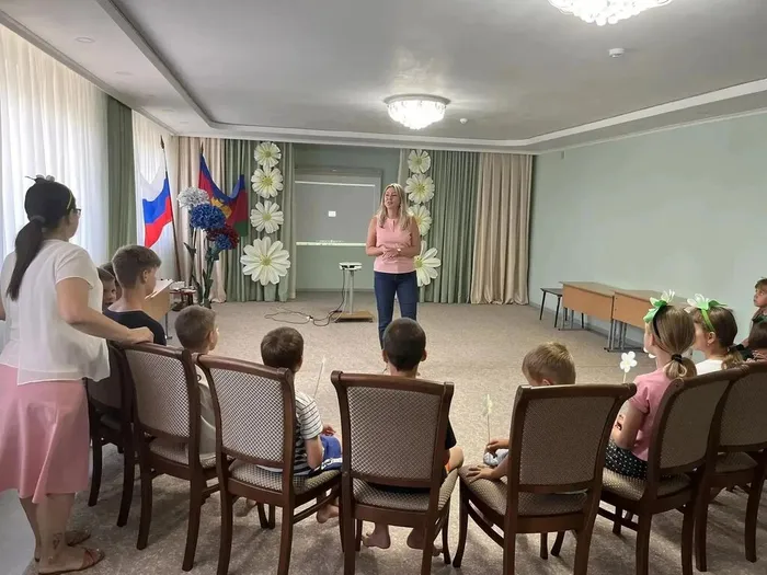 В кино‑досуговом центре «Родина» совместно с Приморско-Ахтарским СРЦН прошел цикл киномероприятий, посвященных Дню семьи, любви и верности