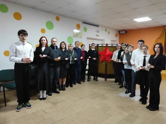 "Мы память пронесем через года..."