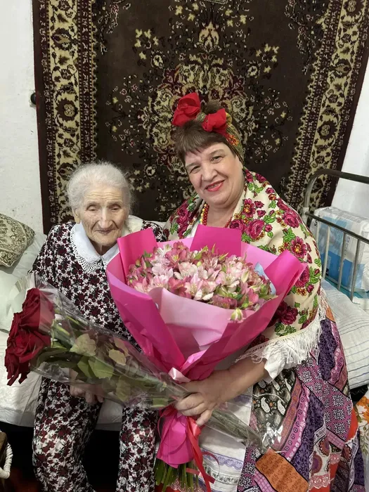 Сегодня поздравления со 100-летним юбилеем принимает  славная  женщина - гордость нашего Приморско-Ахтарского района Лидия Ивановна Мацокина!