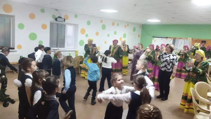 У вокальной группы «Бабье лето» - в гостях юные школьники