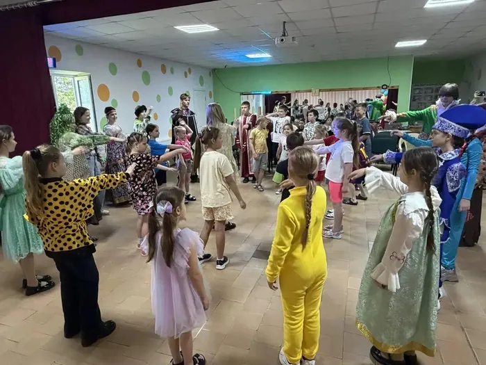 Театрализованное представление "Вниз по волшебной реке"