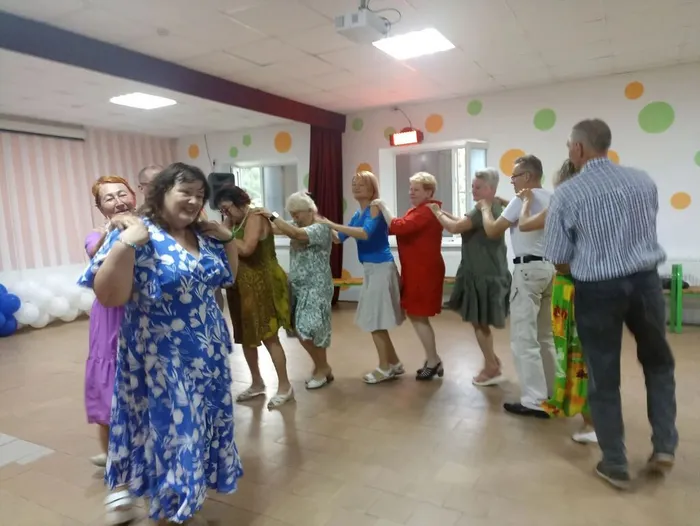 Танцевальный вечер под названием. "Праздник макушки лета"