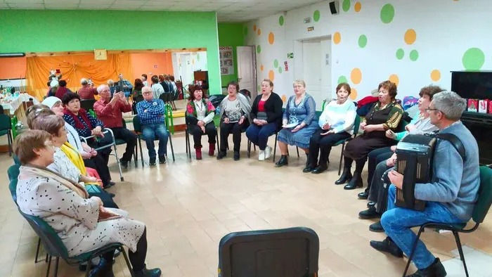 Программа под названием &nbsp;"В &nbsp;КРУГУ &nbsp;ДРУЗЕЙ &nbsp;С &nbsp;ЛЮБИМОЙ &nbsp;ПЕСНЕЙ"