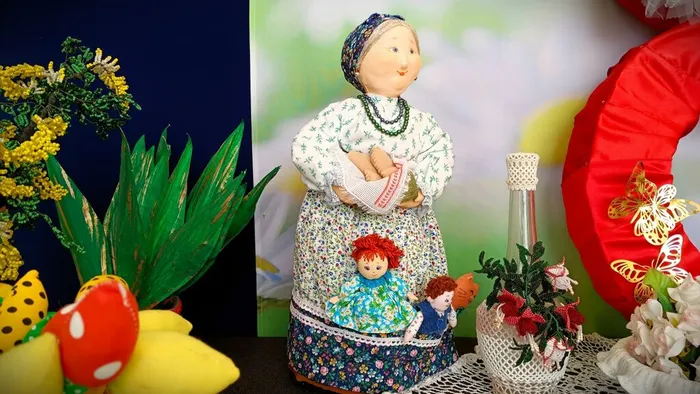 Выставка декоративно-прикладного искусства «Весна и женщины похожи»