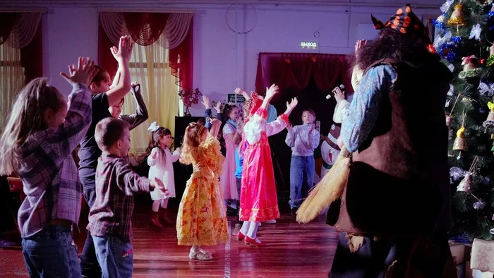 Развлекательно-игровая программа «Волшебное спасение Деда Мороза»