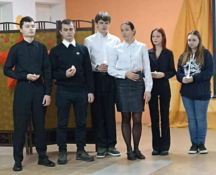 "Мы память пронесем через года..."