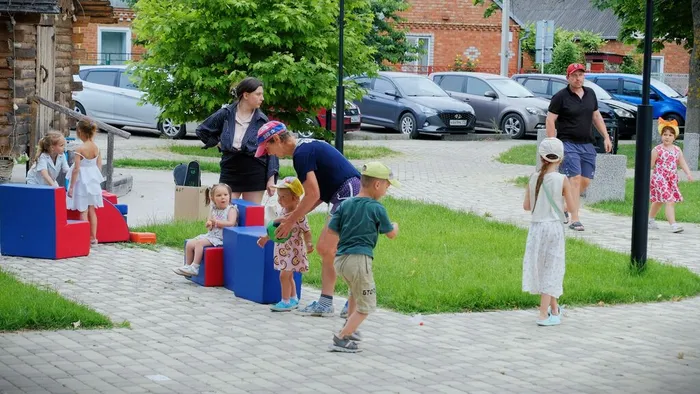 Игровая программа «Яркие краски лета»