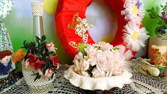 Выставка декоративно-прикладного искусства «Весна и женщины похожи»