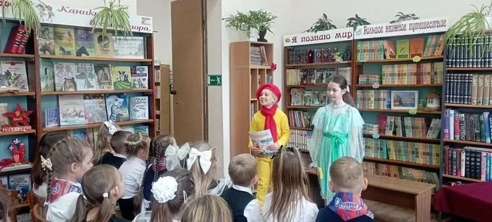 Участники Детской театральной студии "Ступеньки" представили "Мурзилкины сказки"