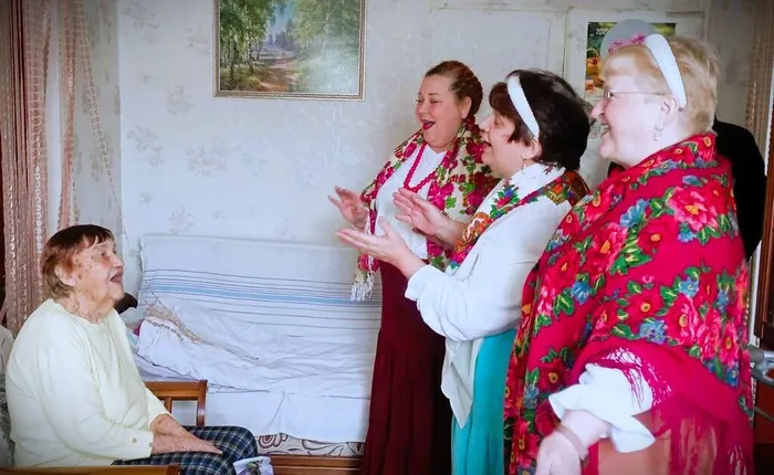 С весенним песенным букетом от Совета ТОС 4 &nbsp;агитбригада вокальной группы "Бабье лето"