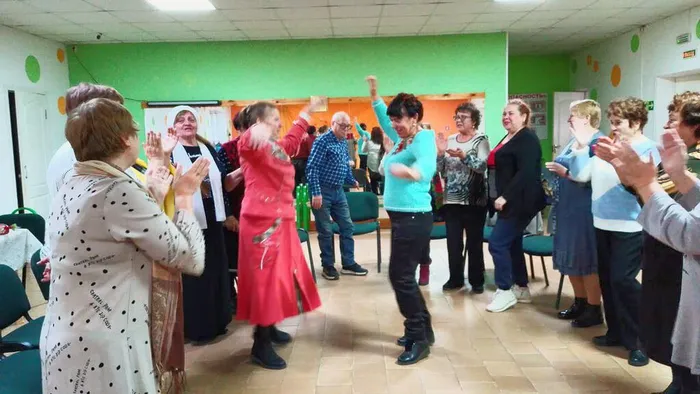 Программа под названием &nbsp;"В &nbsp;КРУГУ &nbsp;ДРУЗЕЙ &nbsp;С &nbsp;ЛЮБИМОЙ &nbsp;ПЕСНЕЙ"