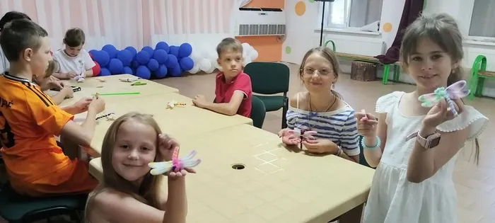 Мастер-класс «Пушистая стрекоза» в рамках летней площадки «Лето в городе»
