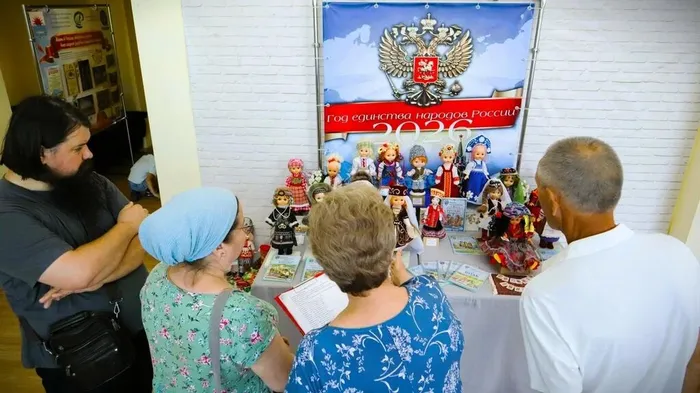 В кино-досуговом центре «Родина» представлена персональная выставка  учителя начальных классов школы №18 Метлицкой Антонины Александровны