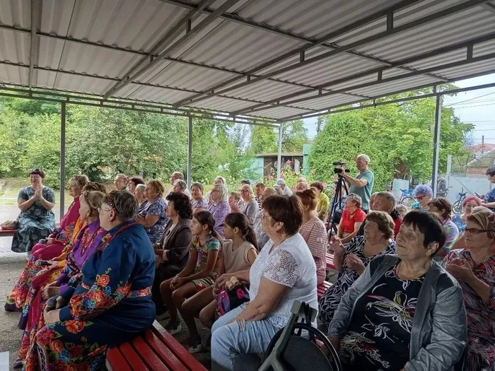 Кино - досуговый центр "Родина" 4 августа на базе районного Общества инвалидов провëл ФЕСТИВАЛЬ русской песни "ЛЕТНИЙ СЮРПРИЗ"