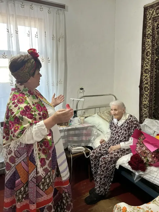 Сегодня поздравления со 100-летним юбилеем принимает  славная  женщина - гордость нашего Приморско-Ахтарского района Лидия Ивановна Мацокина!