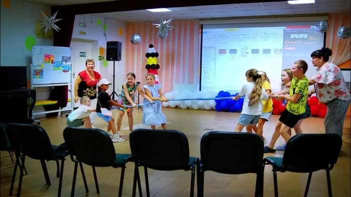 "Танцы народов мира" на базе летней площадки "Лето в городе"