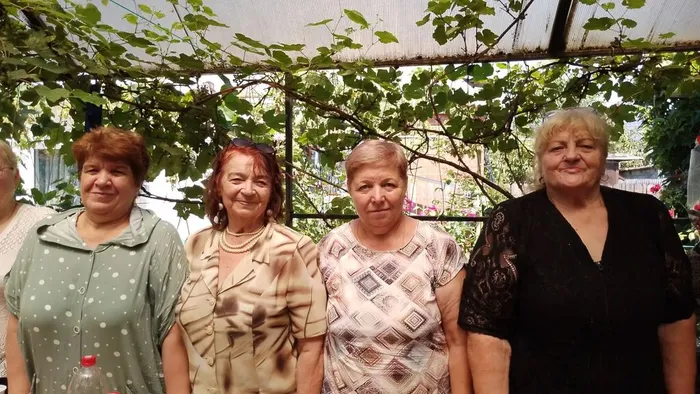 "МЕДОВЫЙ  СПАС  ДРУЗЬЯМ  ВСТРЕЧУ  с ПЕСНЕЙ  ПРИПАС"