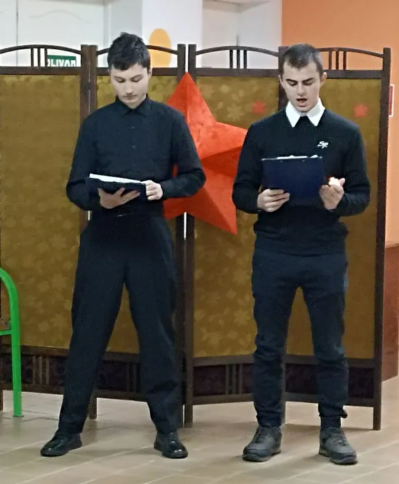 "Мы память пронесем через года..."