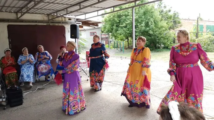 Кино - досуговый центр "Родина" 4 августа на базе районного Общества инвалидов провëл ФЕСТИВАЛЬ русской песни "ЛЕТНИЙ СЮРПРИЗ"
