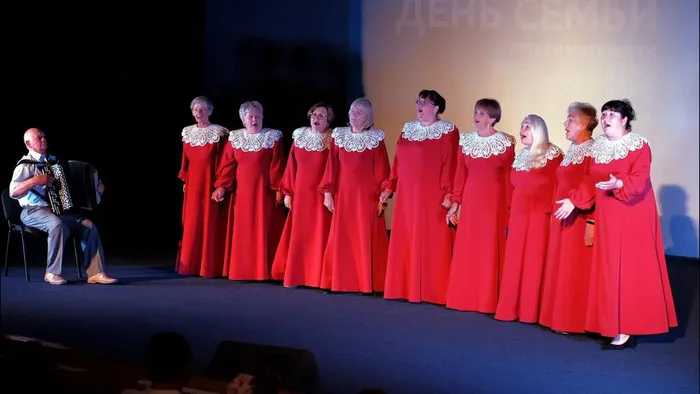 Более двухсот зрителей посетили концерт «Счастье моё - семья», который прошел сегодня в большом зале кино-досугового центра «Родина»