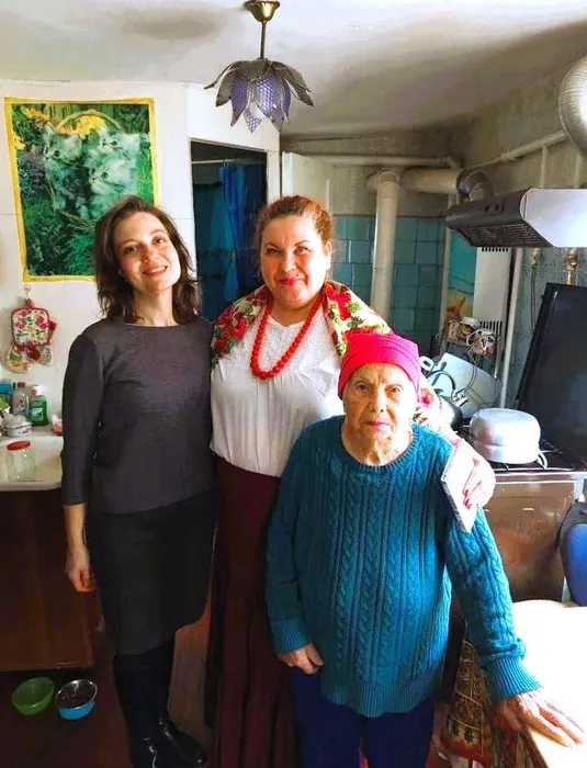 С весенним песенным букетом от Совета ТОС 4 &nbsp;агитбригада вокальной группы "Бабье лето"