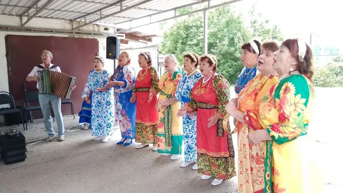 Кино - досуговый центр "Родина" 4 августа на базе районного Общества инвалидов провëл ФЕСТИВАЛЬ русской песни "ЛЕТНИЙ СЮРПРИЗ"
