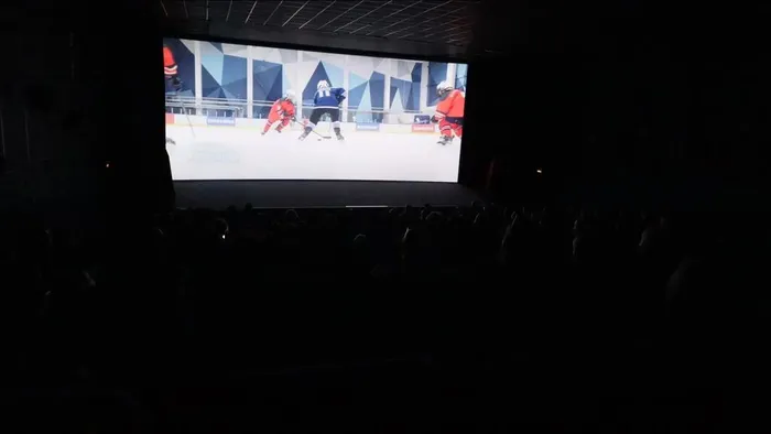 В кино‑досуговом центре «Родина» совместно с Приморско-Ахтарским СРЦН прошел цикл киномероприятий, посвященных Дню семьи, любви и верности