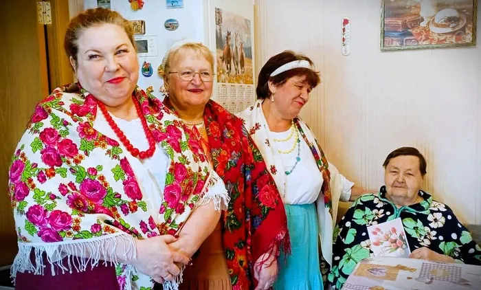 С весенним песенным букетом от Совета ТОС 4 &nbsp;агитбригада вокальной группы "Бабье лето"