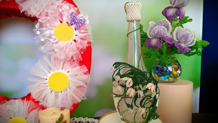 Выставка декоративно-прикладного искусства «Весна и женщины похожи»